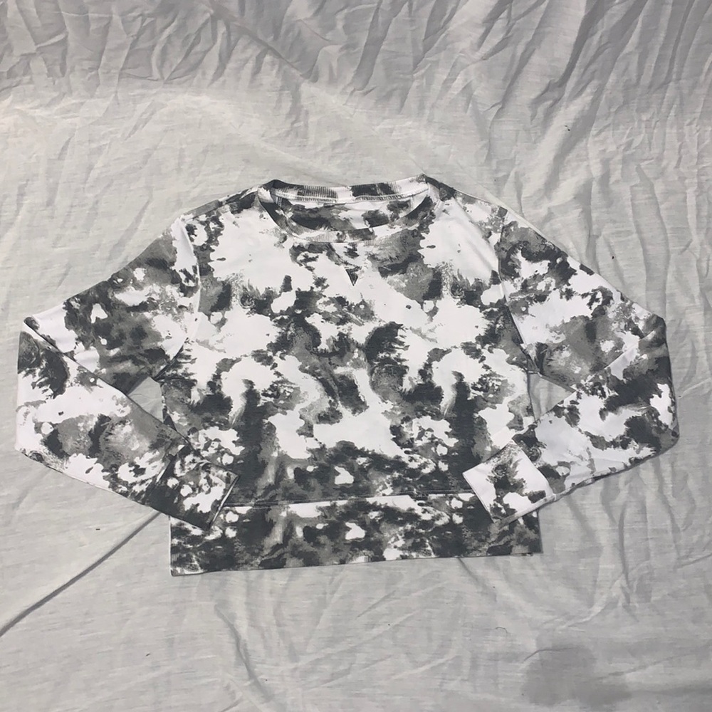 cropped sweat shirt. never used. 19in. long, 19in. wide, 23in. sleeves